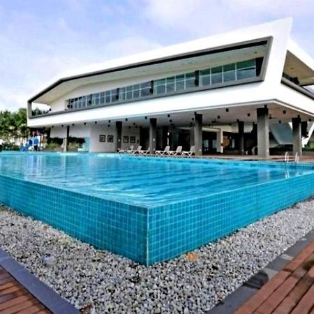 Johor Desaru Beach Bungalow Villas Kangkar Chemaran Esterno foto