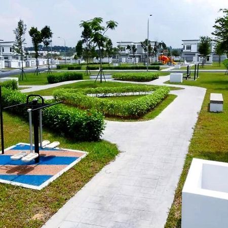 Johor Desaru Beach Bungalow Villas Kangkar Chemaran Esterno foto