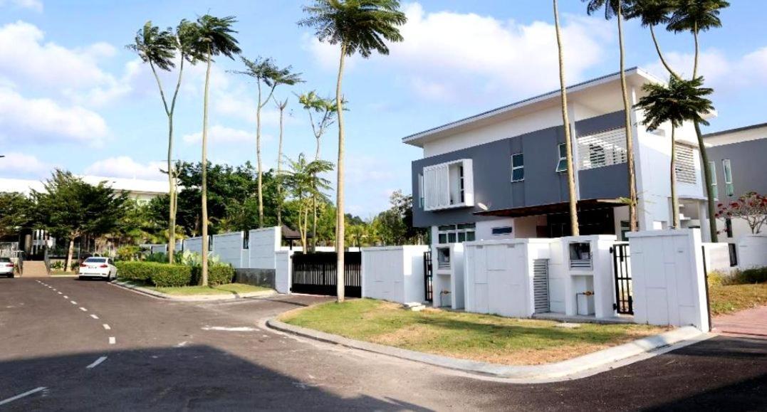 Johor Desaru Beach Bungalow Villas Kangkar Chemaran Esterno foto