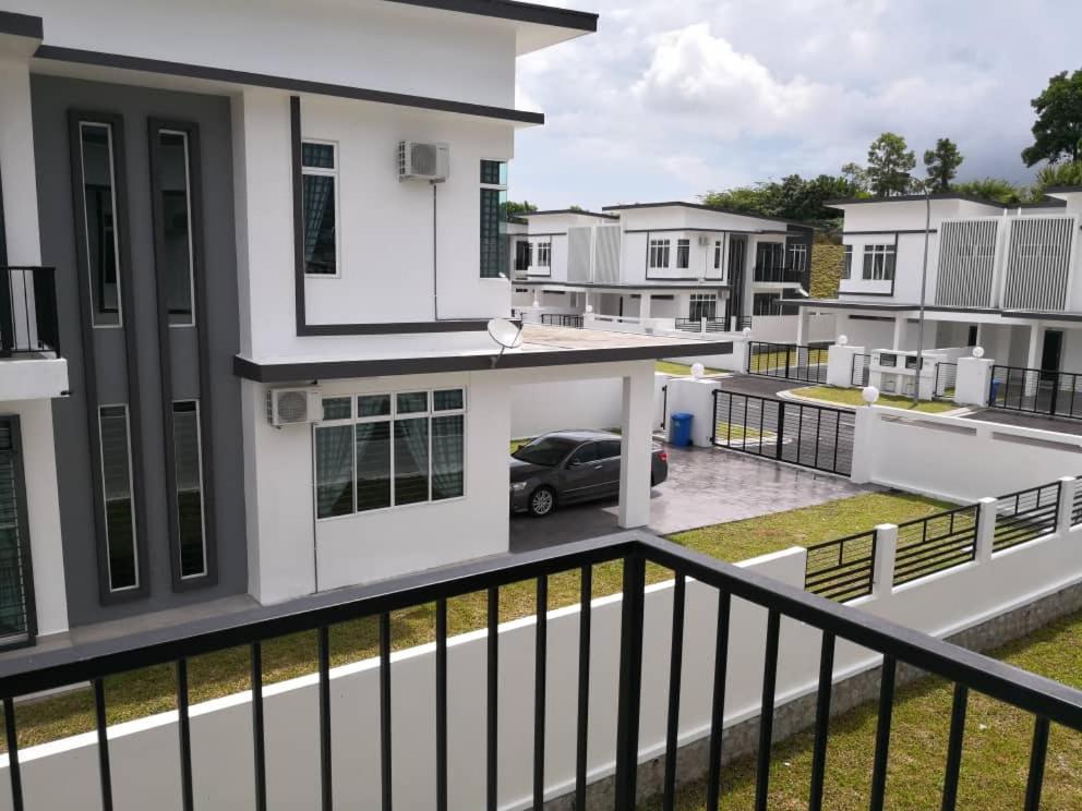 Johor Desaru Beach Bungalow Villas Kangkar Chemaran Esterno foto